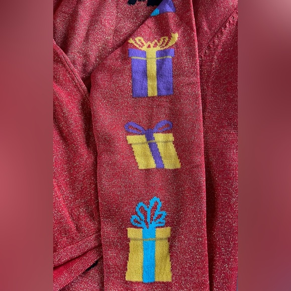 Christmas Sweater - Black Cats and Presents - Picture 4 of 8